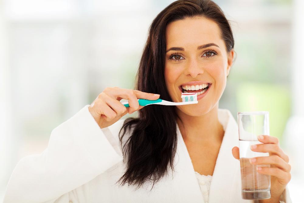 woman brushing her teeth
